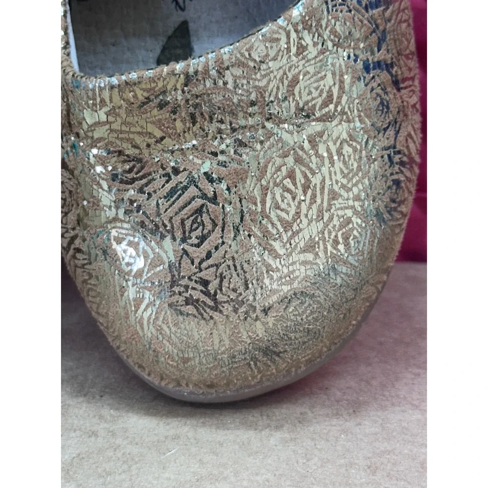 Livie & Luca Girls Metallic Gold Floral Embossed Mary Jane Flats Size 13